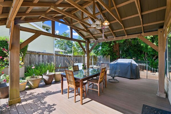 Outdoor dining