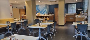 Free daily buffet breakfast - Hotel Rudy di Singh Satwant (Riva del Garda)