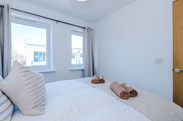 6 habitaciones, tabla de planchar con plancha, internet y ropa de cama 