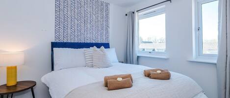 6 slaapkamers, een strijkplank/strijkijzer, internet, beddengoed