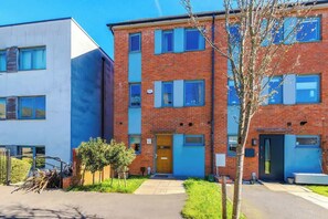 Exterior - Spacious 5BR | Free Parking | Garden | Manchester (Manchester)