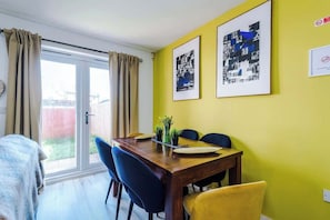 Dining - Spacious 5BR | Free Parking | Garden | Manchester (Manchester)