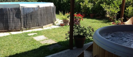 Bain à remous extérieur