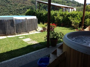 Outdoor spa tub - Relaxing Eco-Friendly Farmhouse:on request Cooking Lessons, Driver and More (Toscana)