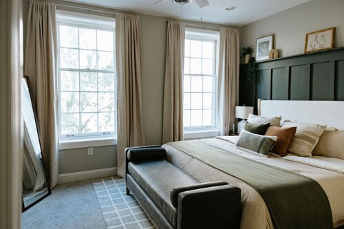 The Citizen Suite | King Bed, Downtown Lancaster, Stylish