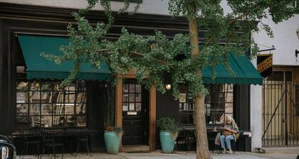 The Citizen Suite | King Bed, Downtown Lancaster, Stylish