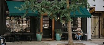 The Citizen Suite | King Bed, Downtown Lancaster, Stylish