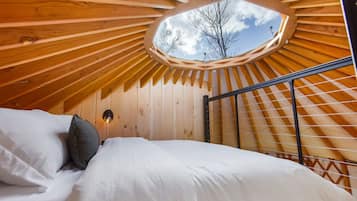 1 bedroom, desk, travel cot, free WiFi