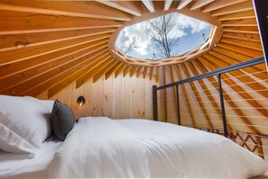 1 bedroom, desk, travel crib, free WiFi