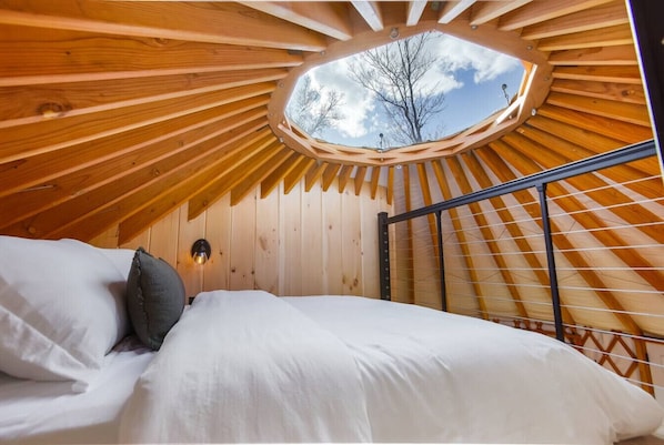 1 bedroom, desk, travel cot, free WiFi