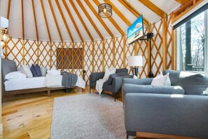 Desk, travel crib, free WiFi, bed sheets