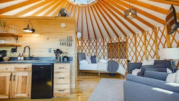 Schreibtisch, Reisekinderbett, kostenloses WLAN, BettwÀsche