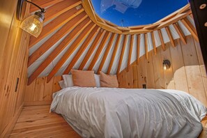 2 bedrooms, desk, travel cot, free WiFi