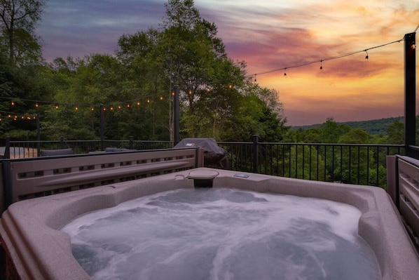 Outdoor spa tub