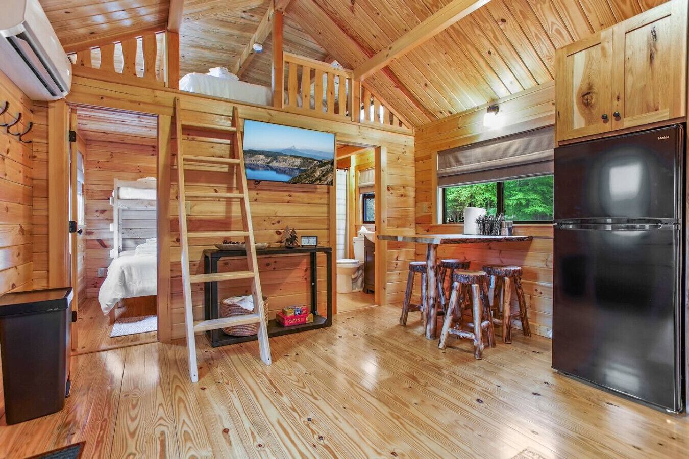 2 bedrooms, desk, travel crib, free WiFi