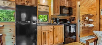 Hidden Creek Hideaway - Cozy Log Cabin w/ Hot Tub, Fire Pit & Scenic Views