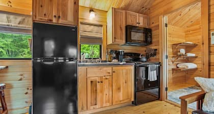 Hidden Creek Hideaway - Cozy Log Cabin w/ Hot Tub, Fire Pit & Scenic Views