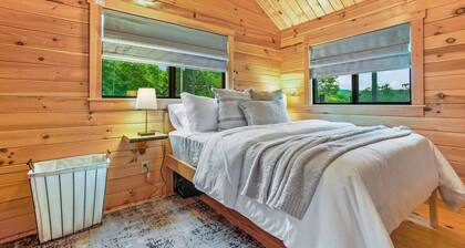 Hidden Creek Hideaway - Cozy Log Cabin w/ Hot Tub, Fire Pit & Scenic Views