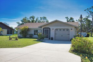 Exterior - Heated pool/hot tub home on park like setting 1 mile from historic West Dearborn (Englewood)