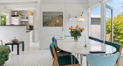 6 Person Holiday Home in Dronningmolle