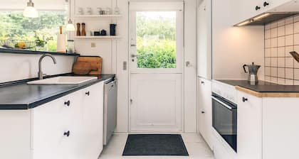 6 Person Holiday Home in Dronningmolle