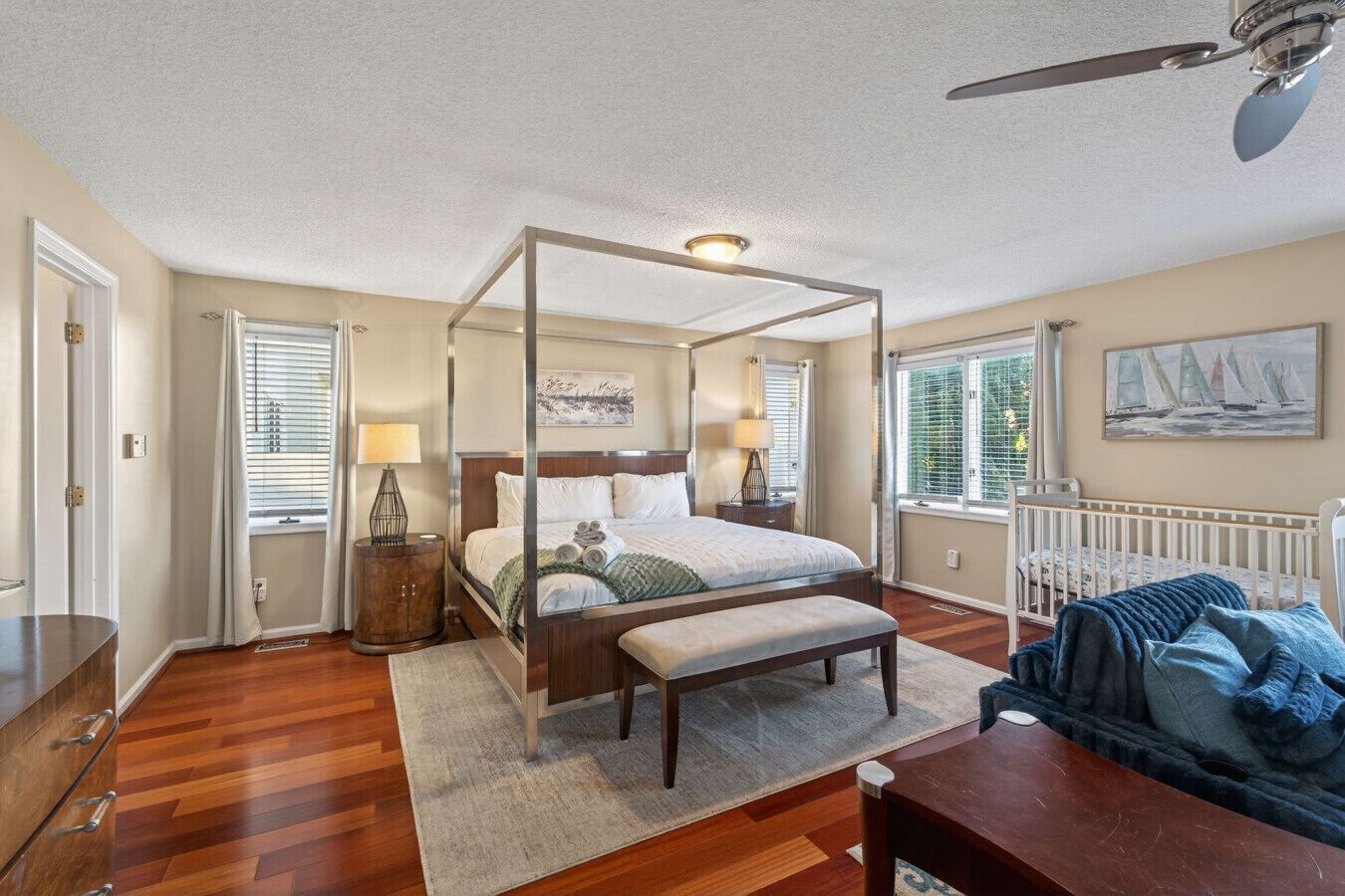 5 slaapkamers, een bureau, een strijkplank/strijkijzer, gratis wifi