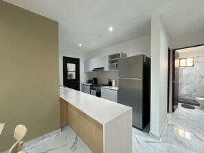 Fridge, microwave, oven, stovetop