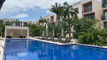 Outdoor pool, a heated pool