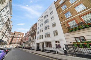 Exterior - Luxe Mayfair Two Bedroom with Hotel Finish H5 (London)