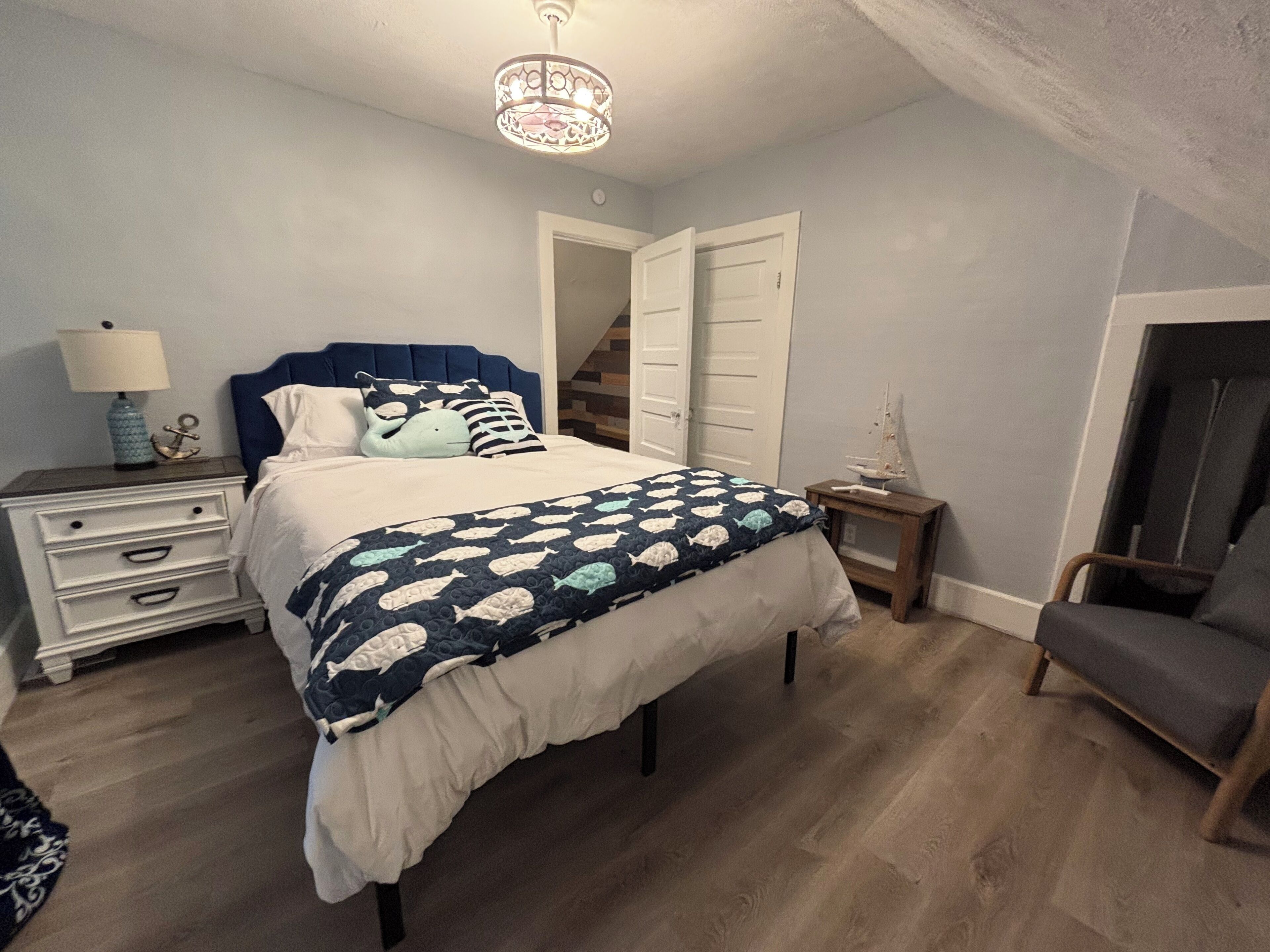 3 bedrooms, desk, iron/ironing board, travel cot