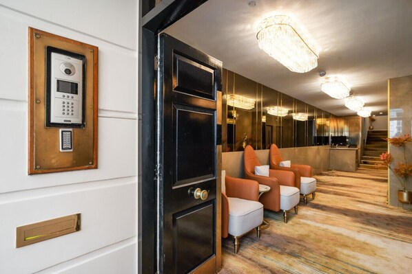 Interior - Luxury Two Bedroom Stay in Prestigious Mayfair H11 (London)