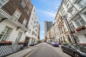 Exterior - Luxury Two Bedroom Stay in Prestigious Mayfair H11 (London)