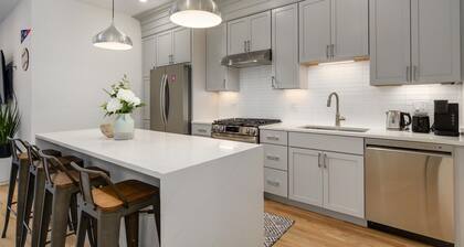 Wrigleyville New-Build 4BR w/ Garage Parking + 1-min Walk to CTA