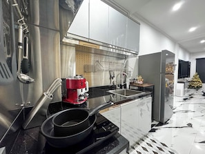 Fridge, microwave, coffee/tea maker, electric kettle