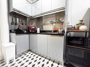 Fridge, microwave, coffee/tea maker, electric kettle