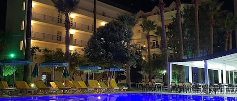 2 piscines extérieures