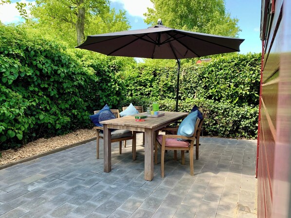 House | Outdoor dining