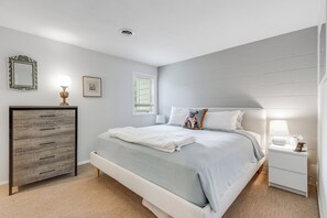 3 makuuhuonetta, silitysrauta/-lauta, ilmainen Wi-Fi, vuodevaatteet