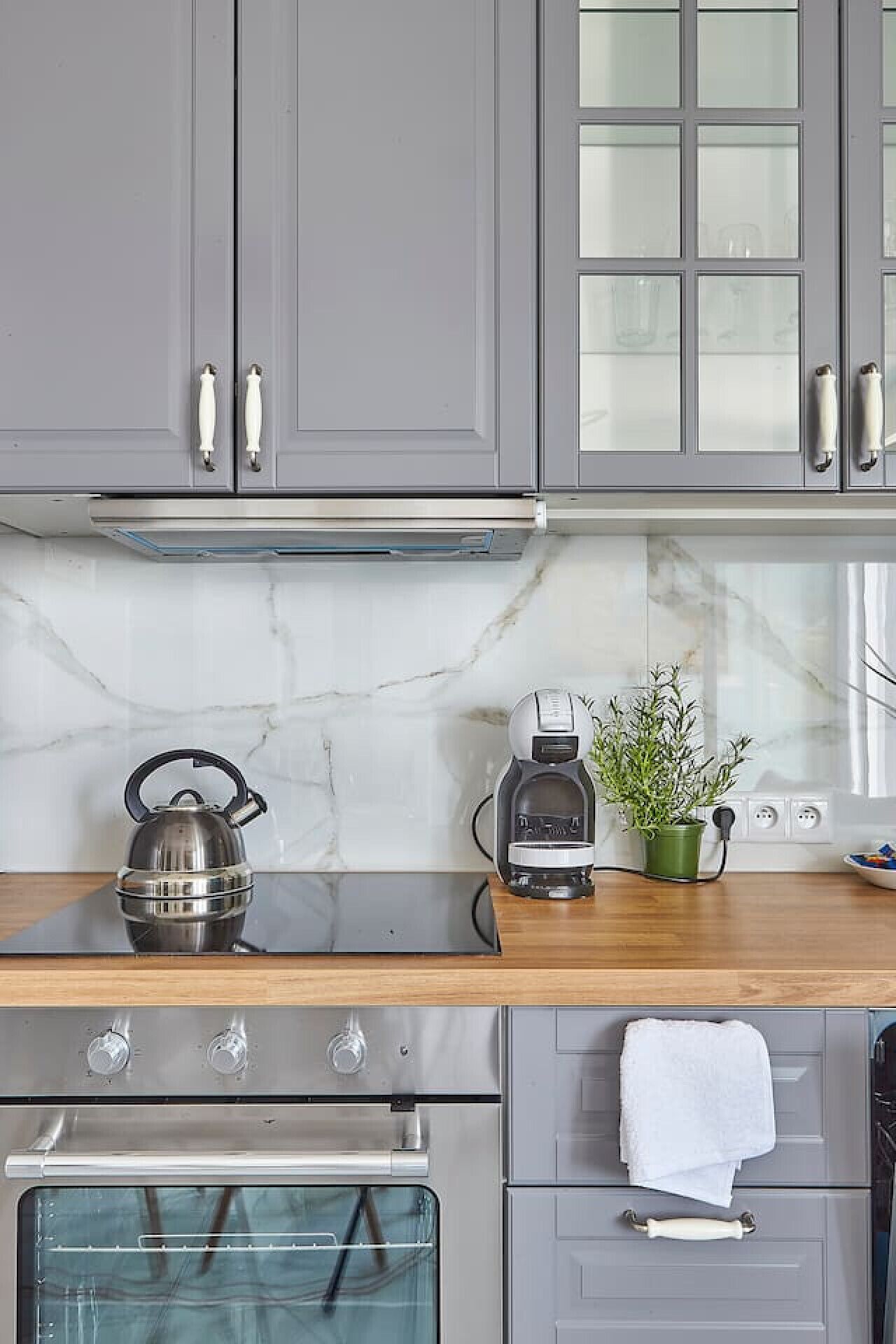 Refrigerador, microondas, horno y parrilla de estufa 