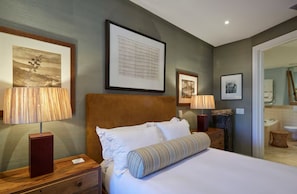 2 bedrooms, in-room safe, iron/ironing board, free WiFi
