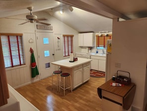 Mikroaaltouuni, uuni, liesi, astianpesukone