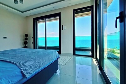Luxury villa with sea view & 9,000 m² SPA access