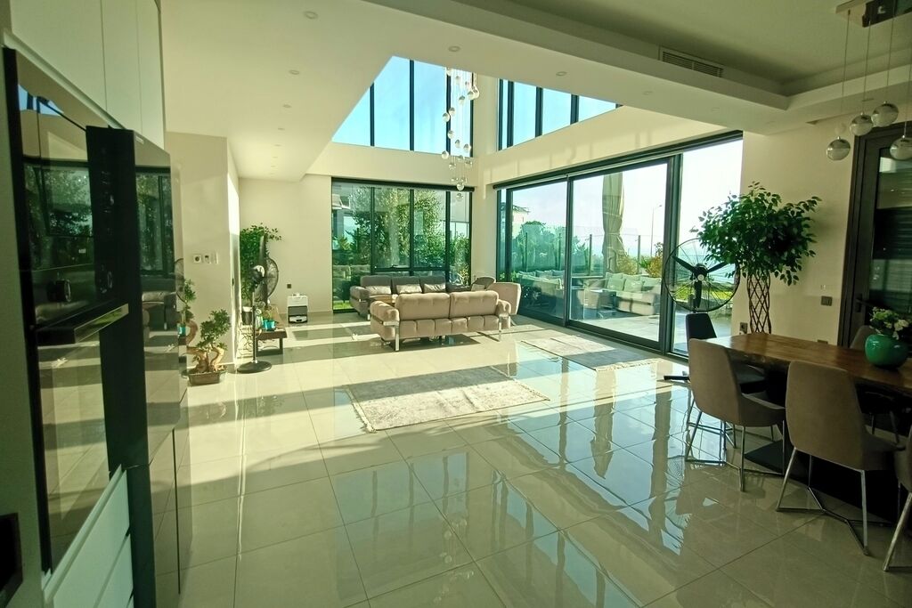 Fernseher, Tischtennisplatte