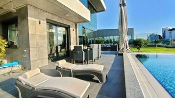 Indoor pool, outdoor pool
