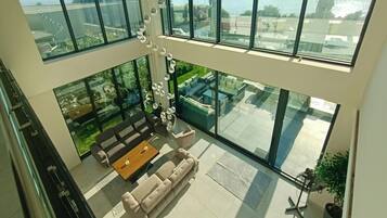 Fernseher, Tischtennisplatte