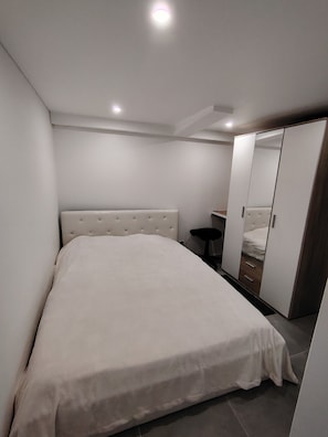 1 chambre, fer et planche à repasser, Wi-Fi gratuit, draps fournis