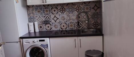 Fridge, microwave, stovetop, coffee/tea maker