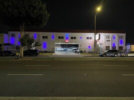 Fachada de la propiedad por la tarde o noche