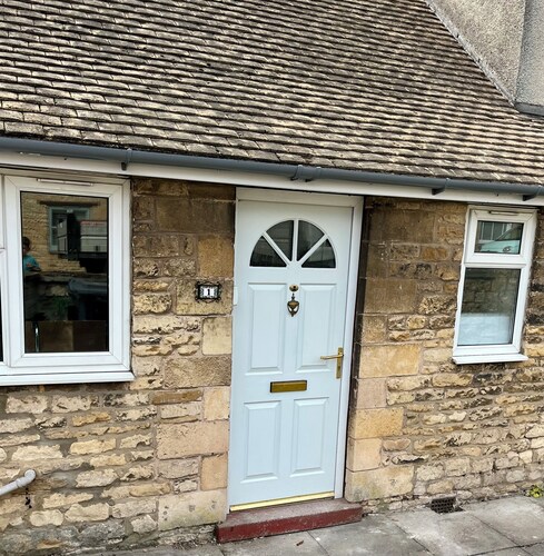 Cosy cottage in the heart of Stamford with parking