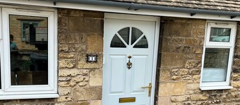 Cosy cottage in the heart of Stamford with parking